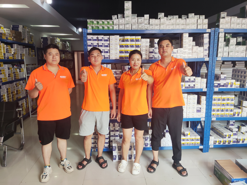 每天售出100件商品 甲乙丙丁通许汽配服务站开业啦! 每天售出100件商品 甲乙丙丁通许汽配服务站开业啦!